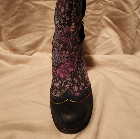 L'Artiste Floral Booties - Picture 3 of 13